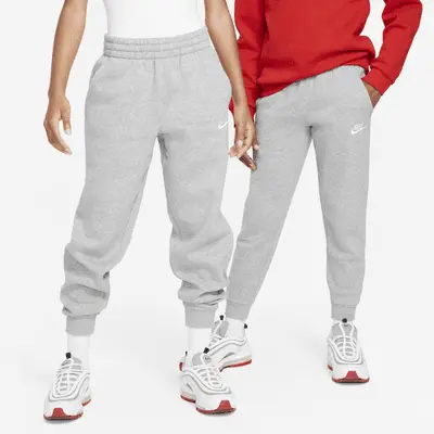Джоггеры Nike Sportswear Club Fleece, цвет Dark Grey Heather/Base Grey/White
