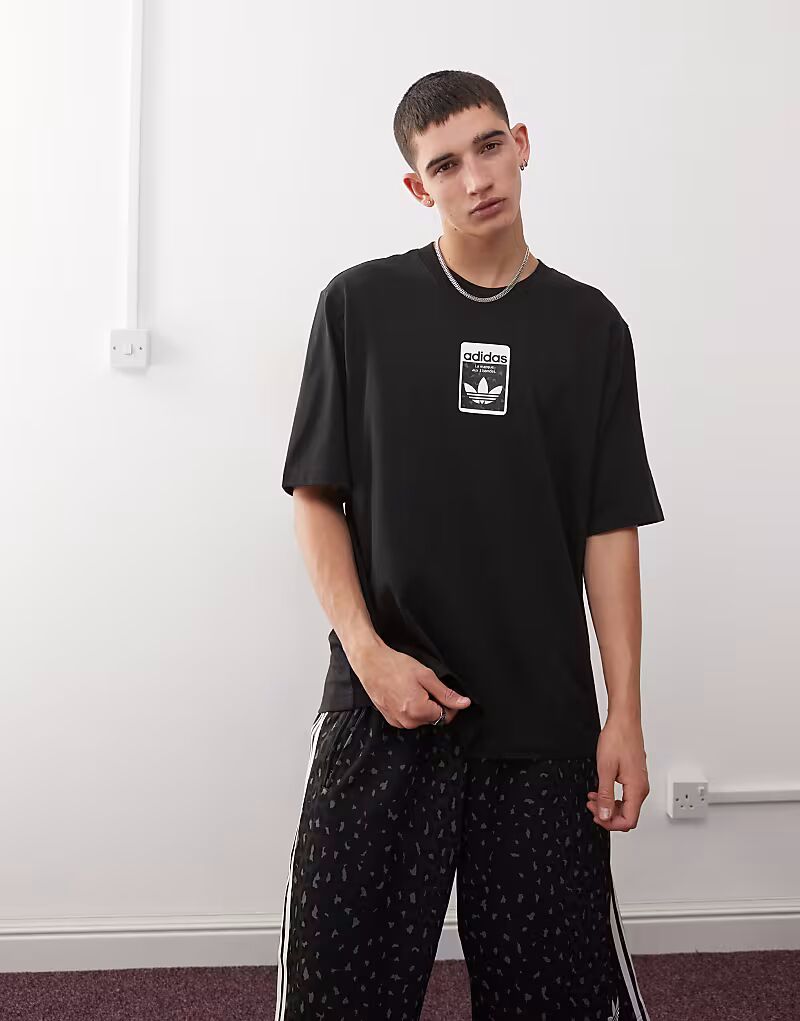 

Футболка Adidas Originals Leo oversize черного цвета