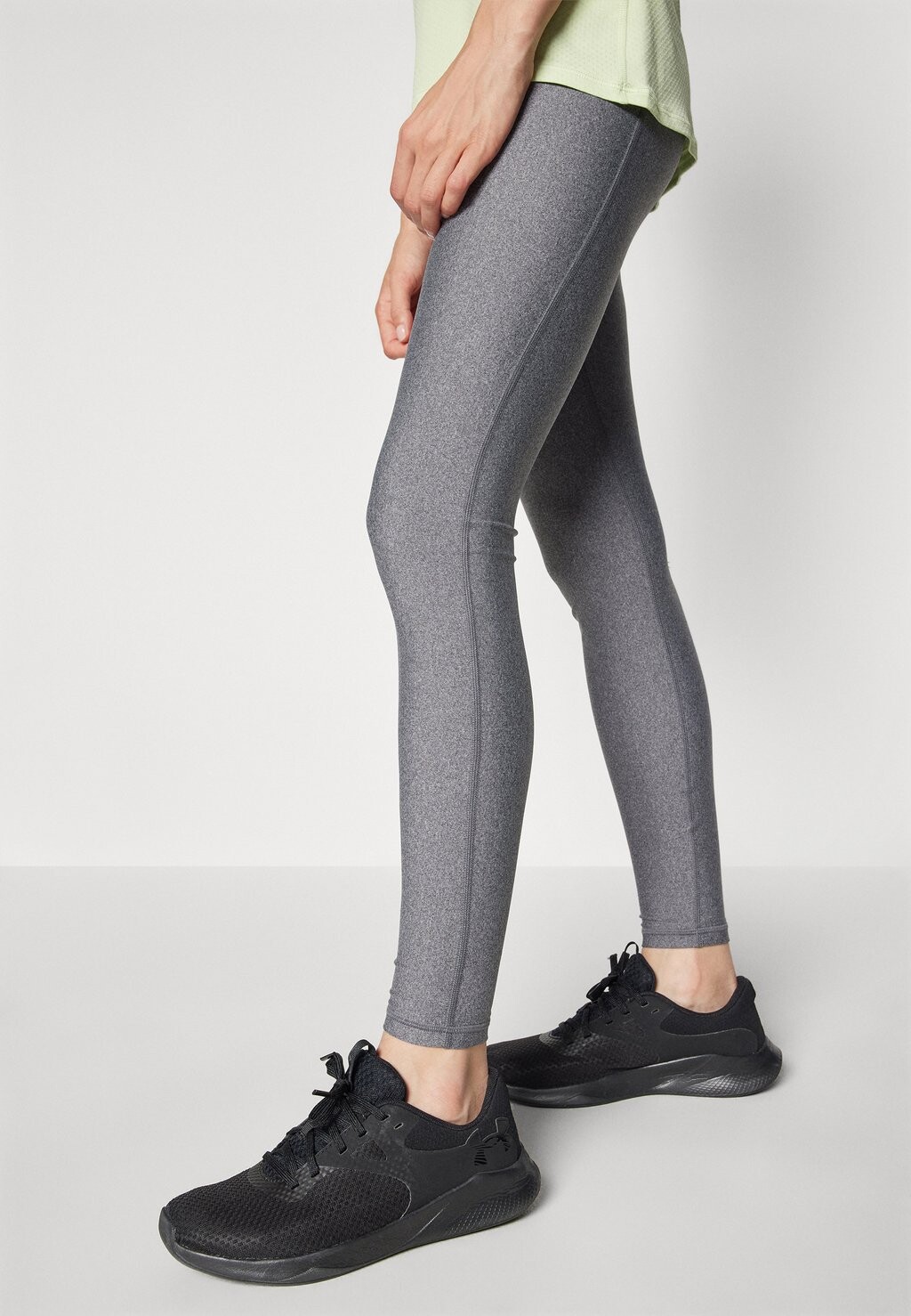 

Тайтсы Under Armour, серый