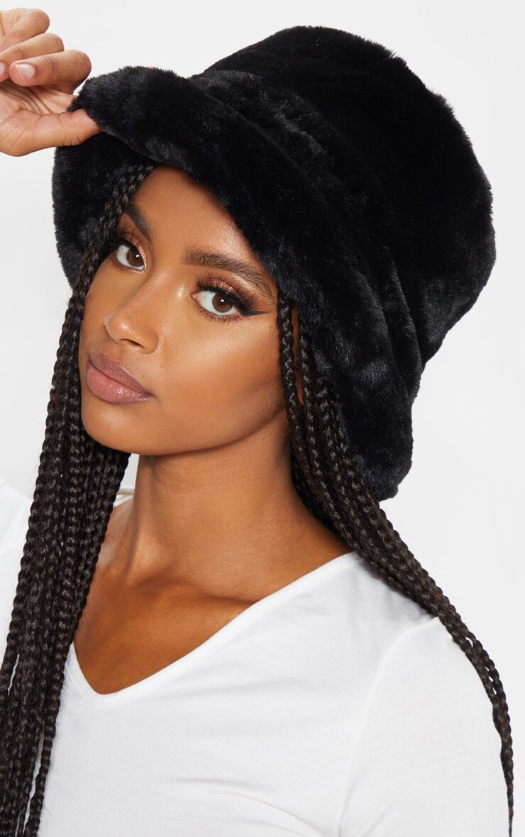 

PrettyLittleThing Черная панама из искусственного меха