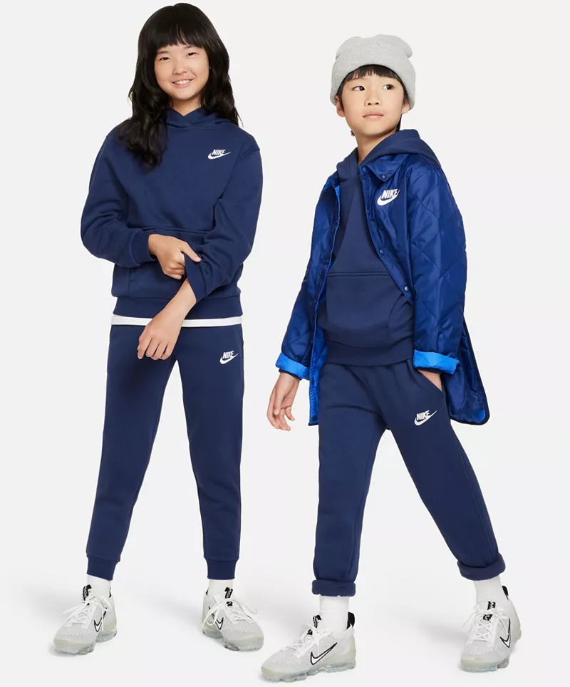 Флисовые джоггеры Nike All Kids Fit Sportswear Club, цвет Midnight Navy/White — фото 2