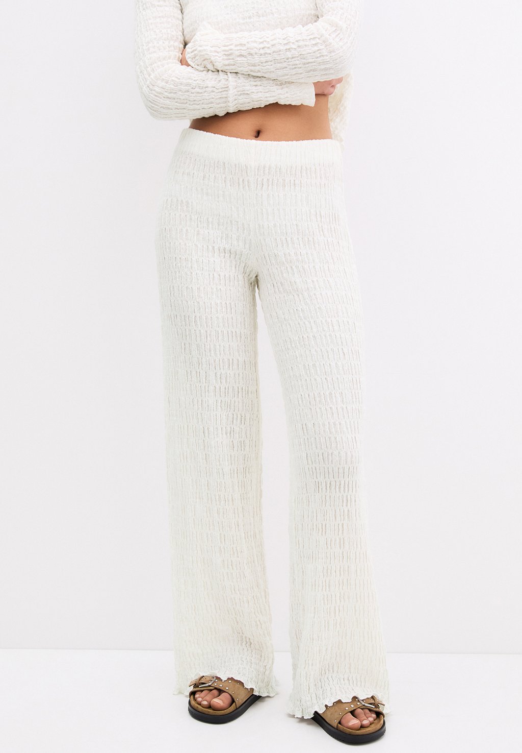 

Брюки WIDE-LEG CREASED PULL&BEAR, белый