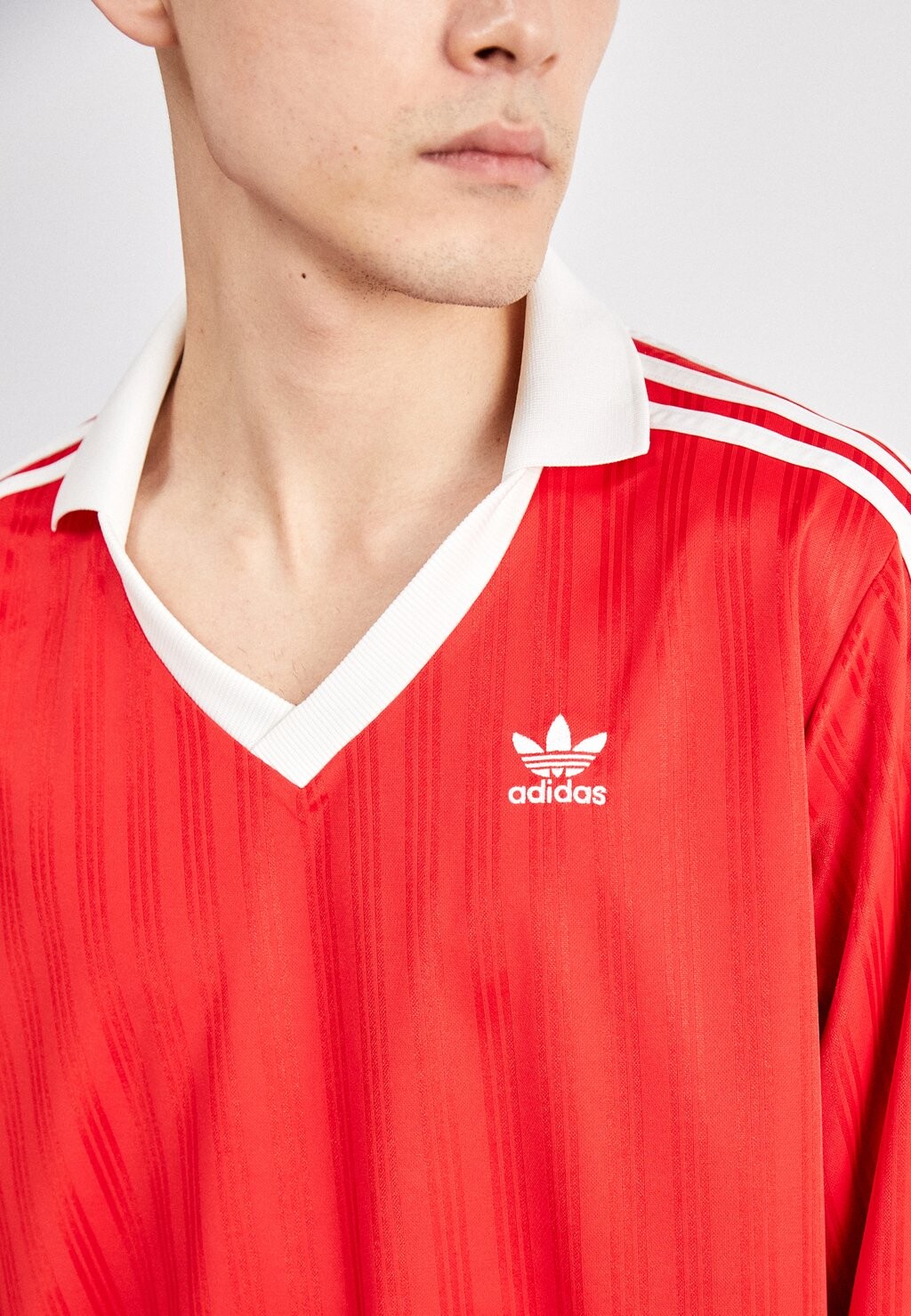 

Футболка с длинным рукавом adidas Originals, лучше алого цвета