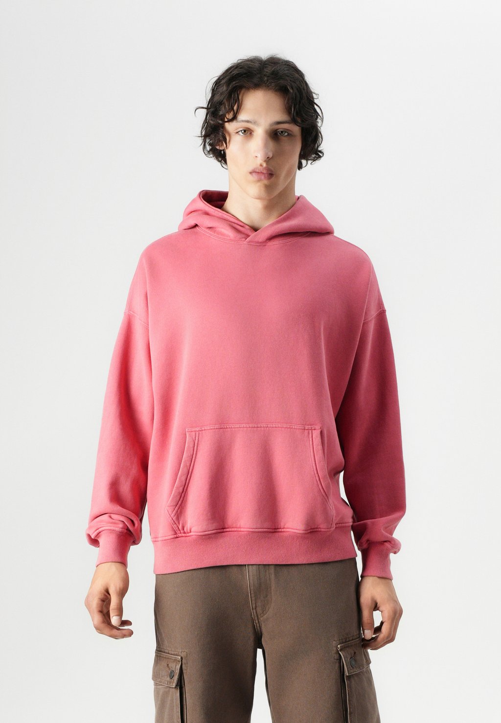 

Толстовка ESSENTIAL POPOVER HOLLY BERRY - Hoodie Abercrombie & Fitch, цвет 526