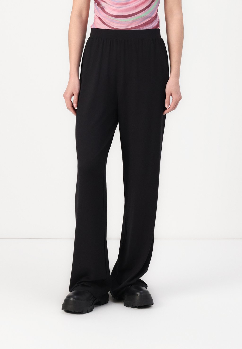 

Брюки PCNALA WIDE PANTS Pieces, черный