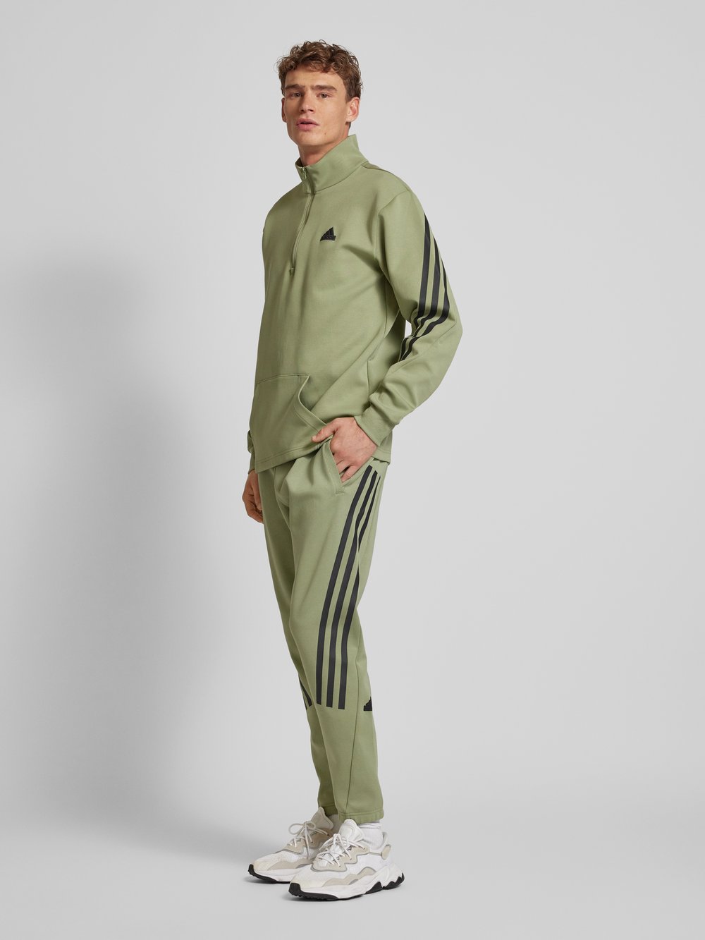 

Толстовка с карманом-кенгуру ADIDAS SPORTSWEAR, оливковый