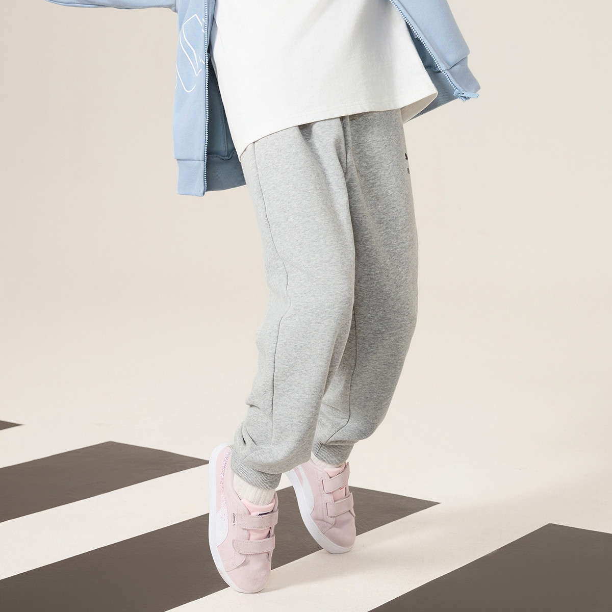 PUMA Брюки Sportstyle Collection CLASSICS для подростков светло-тепло-серый 00101 — фото 3