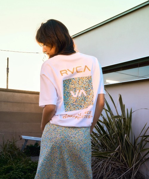 

Женская футболка с коротким рукавом, свободного кроя, с принтом на спине и логотипом RVCA, белый