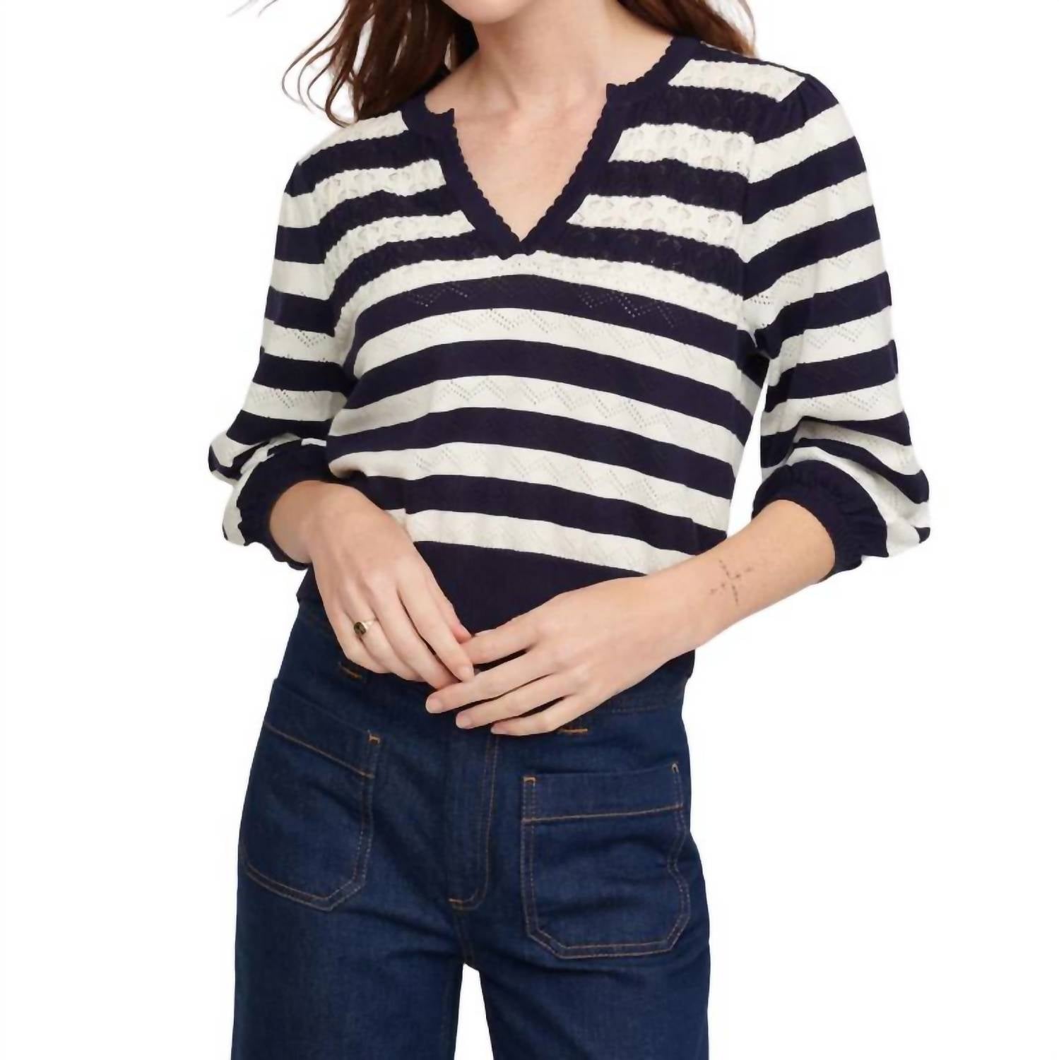 

Свитер Peace Stripe Novelty Vee в цвете Midnight Multi &Isla
