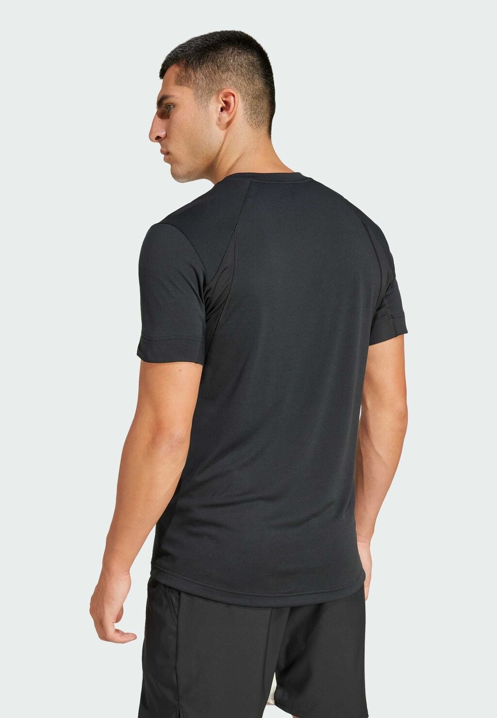 

Спортивная футболка Tee Pro adidas Performance, белая черная