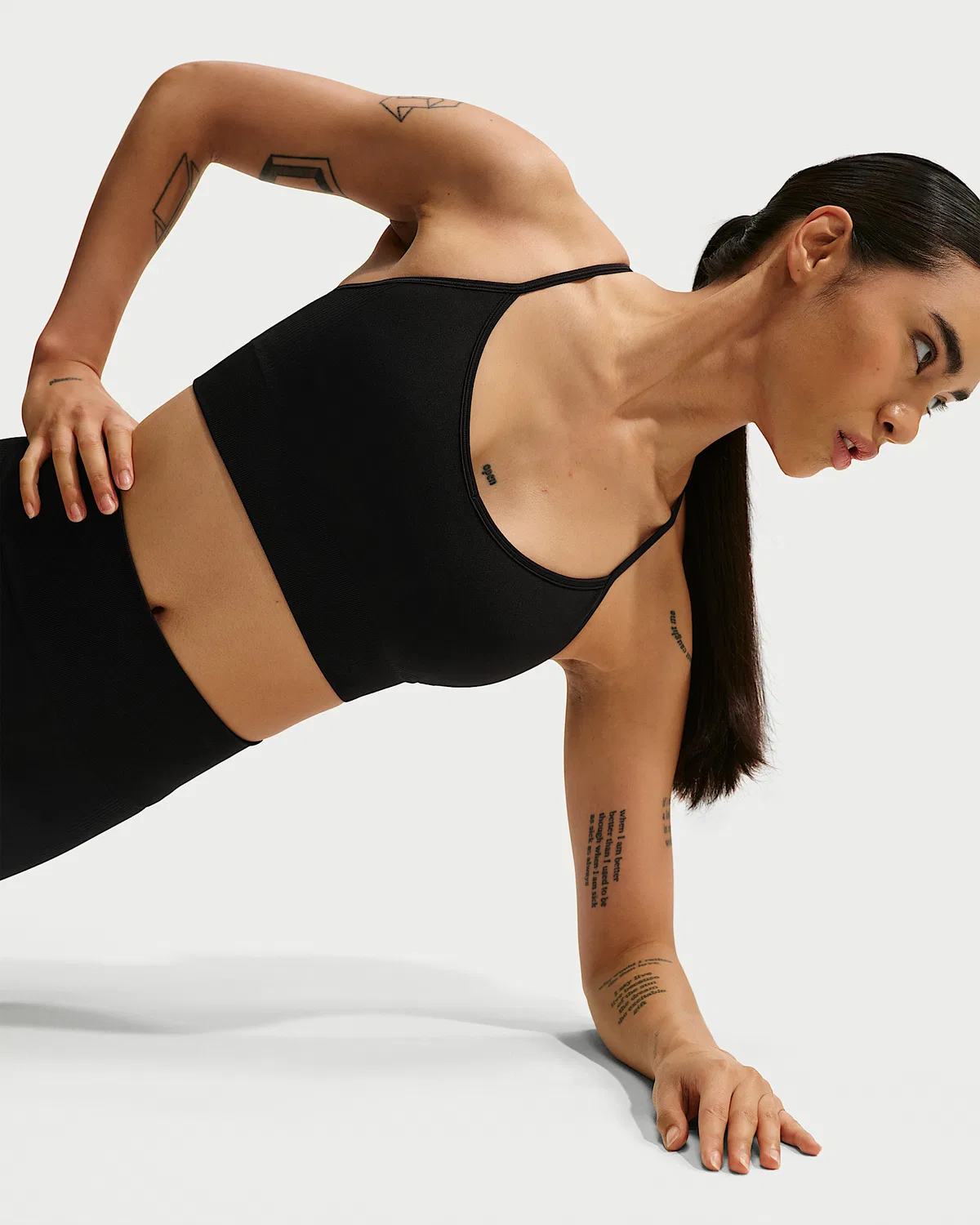 Женский спортивный бюстгальтер Nike Pro Seamless с легкой поддержкой и чашками, Black — фото 3