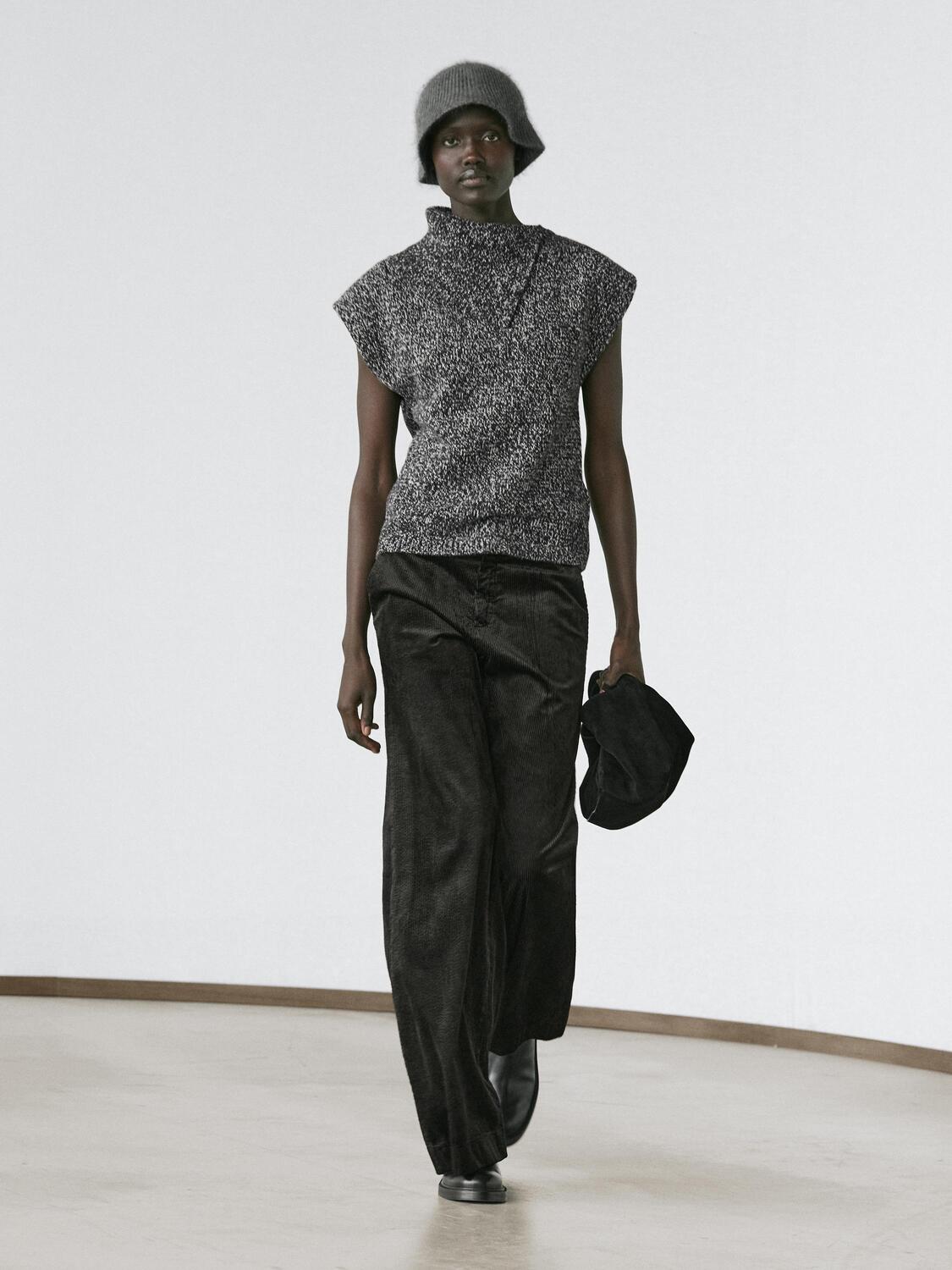 

Вязаный жилет mouliné с деталью воротника Massimo Dutti, black