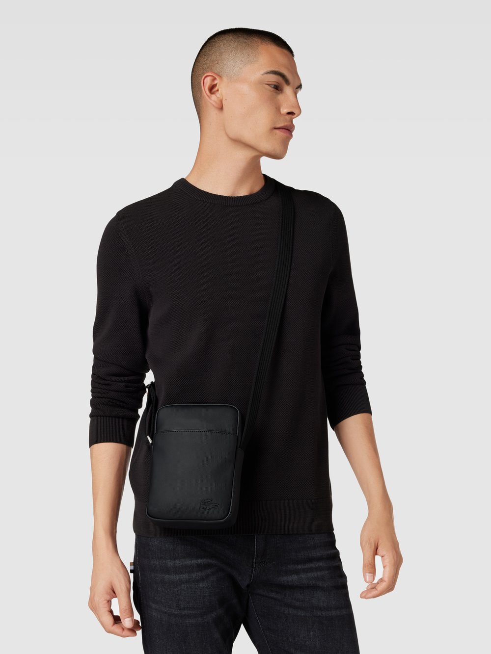 

Сумка через плечо с этикеткой Lacoste, черный