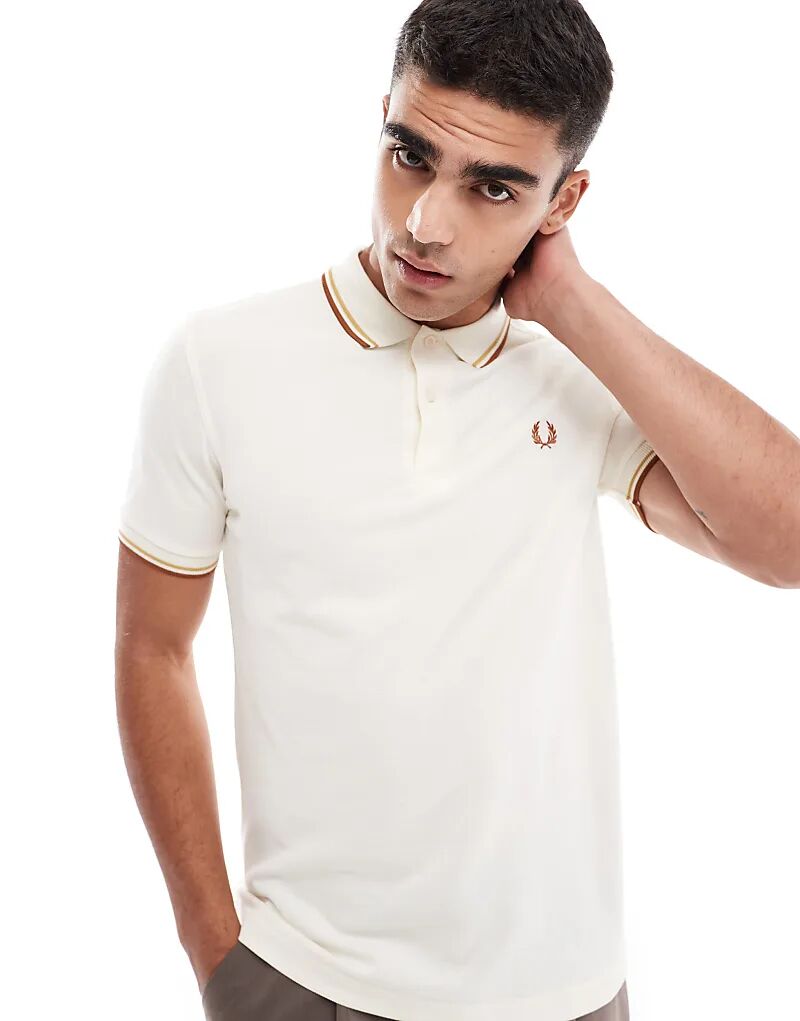 

Рубашка поло с двойным кантом в экрю и коричневом цвете Fred Perry