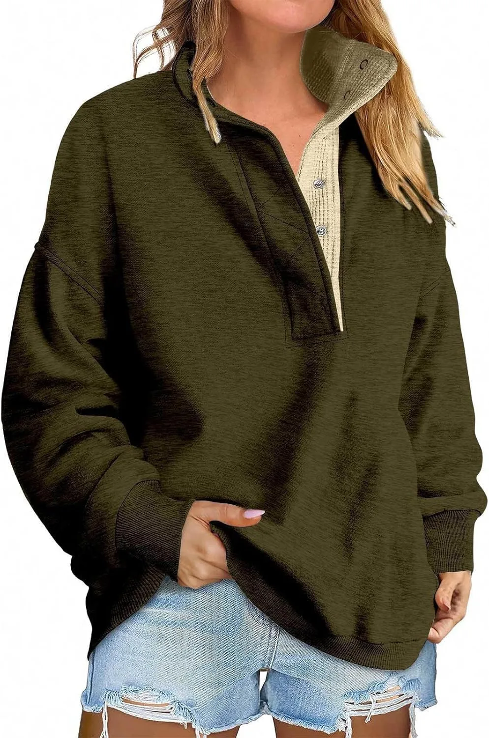 

Свитшот женский оверсайз с воротником хенли и длинными рукавами