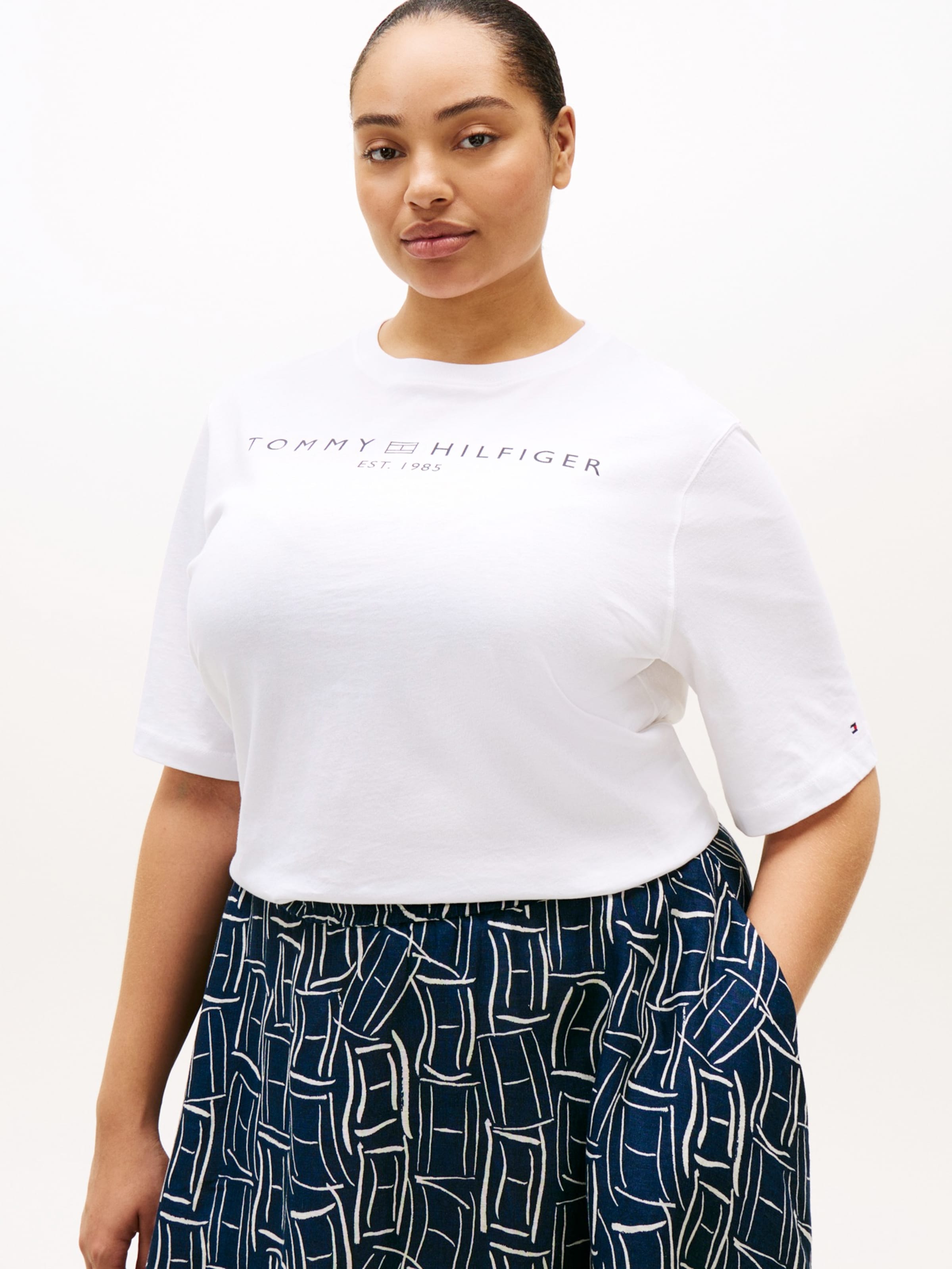 Tommy Hilfiger Curve Футболка в белом цвете — фото 2