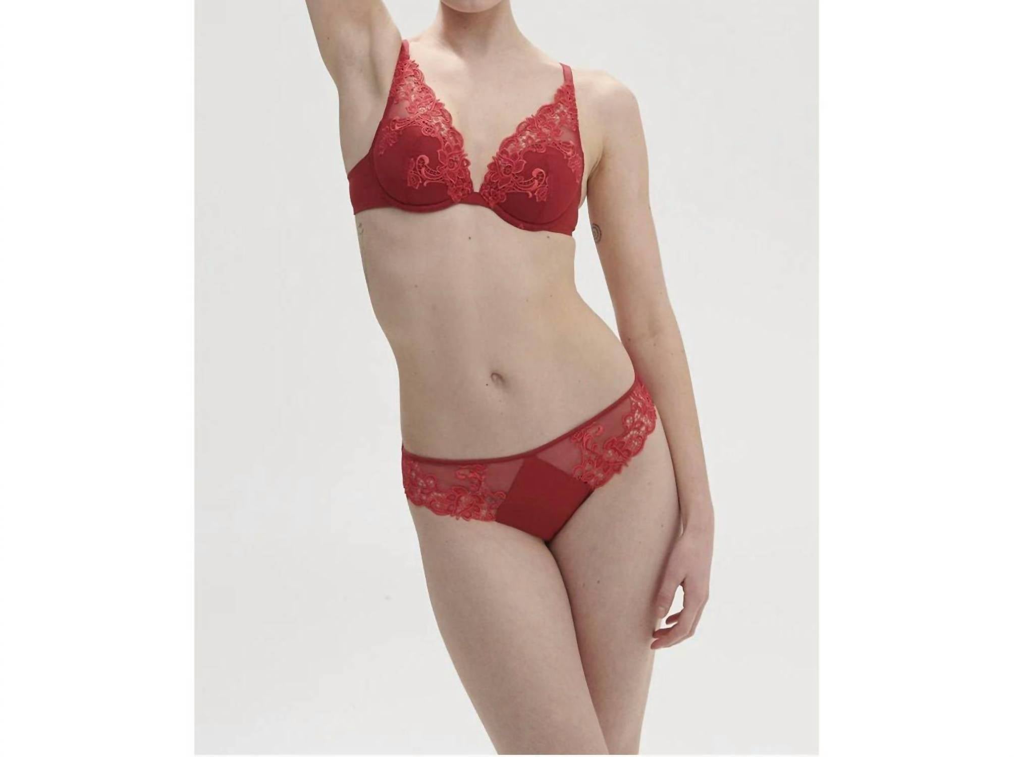 

Бюстгальтер Saga Triangle Contour Push Up в цвете Lipstick Red Aubade