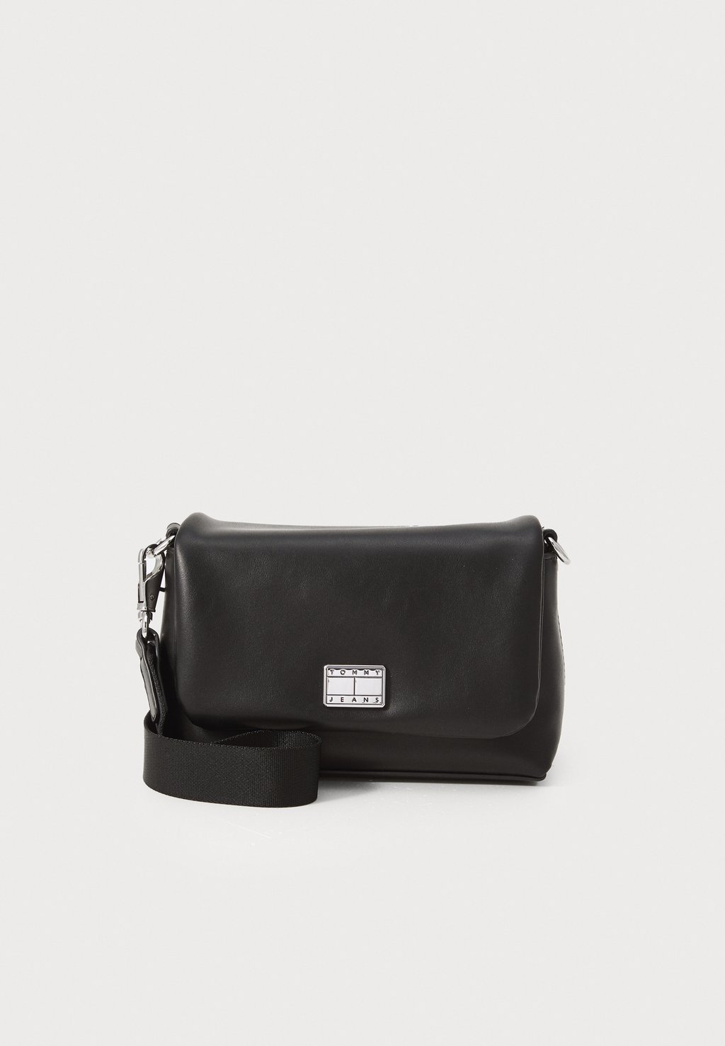 

Сумка через плечо AMERICAN COOL FLAP CROSSOVER Tommy Jeans, черный