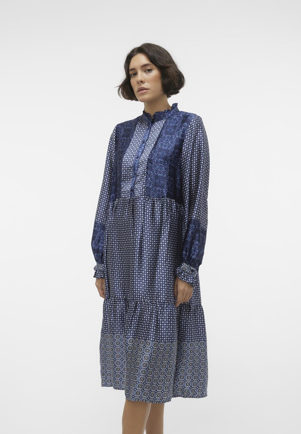 

Платье Camisero Vero Moda VMLEVI NEW CALF DRESS, белоснежный/темно-синяя пальма