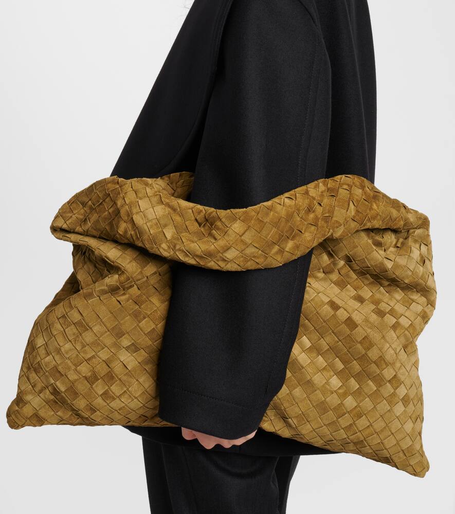 Сумка-тоут Hop Intrecciato большая из замши Bottega Veneta, Mud-M Brass — фото 2