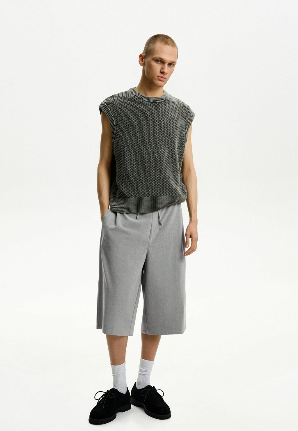 

Шорты BAGGY Bershka, серый