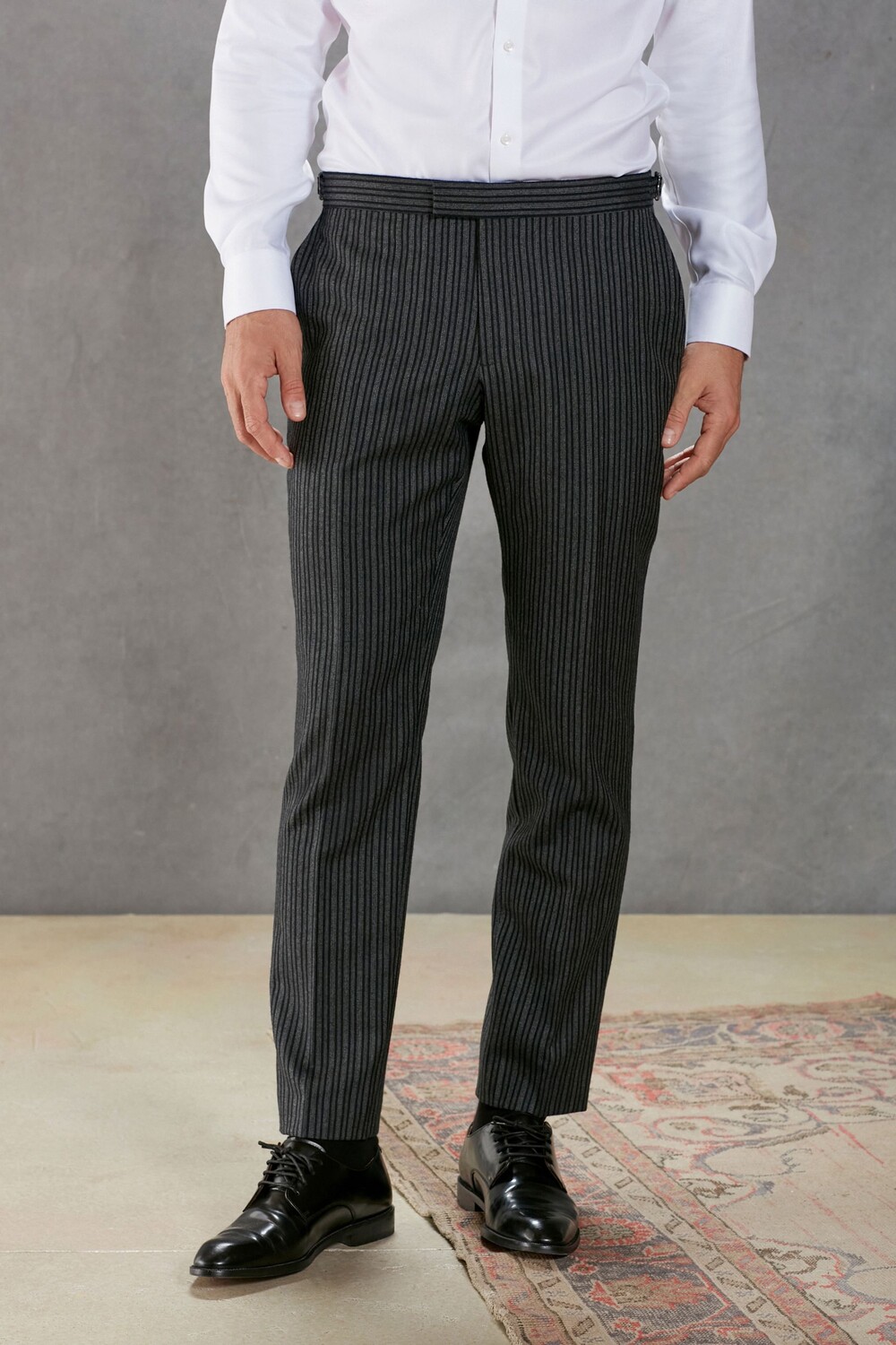 

Костюмные брюки в полоску Signature Empire Mills British Fabric Morning Next, серый