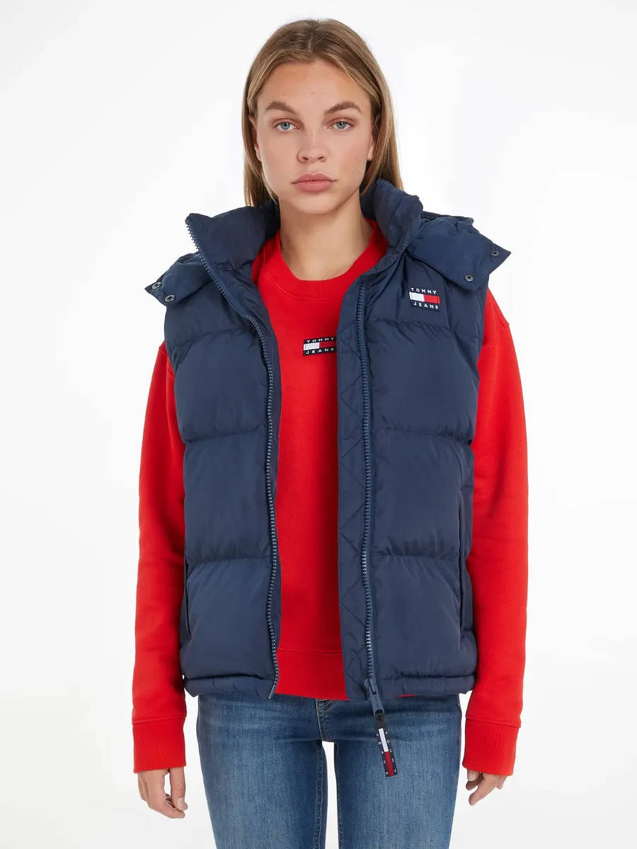 

Стеганый жилет Tommy Jeans "TJW ALASKA PUFFER VEST", с вешалкой на воротнике, цвет морской волны