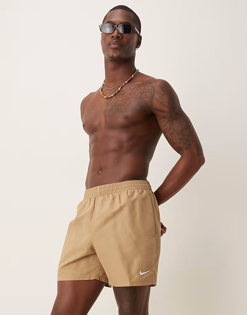 Шорты для плавания Nike Essential Lap 5 дюймов Volley бежевого цвета Nike Swimming — фото 4