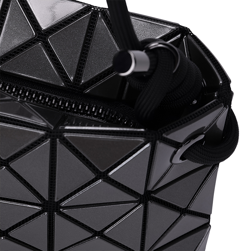 

ISSEY MIYAKE Сумка через плечо PVC Resin для женщин, цвет Bronze