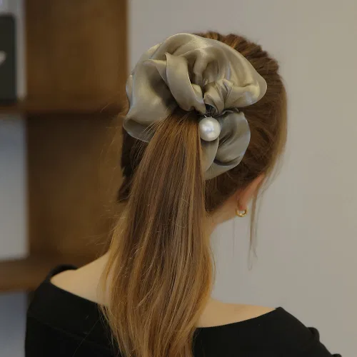 Резинка для волос Glossy Big Pearl Hair Scrunchie, полиэстер, хаки — фото 4