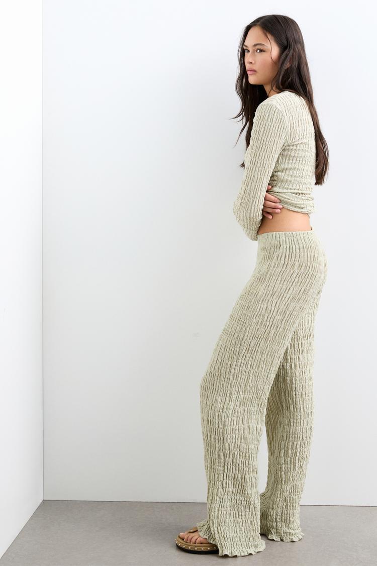 

Широкие брюки из ткани со стрелками Pull And Bear, зеленый