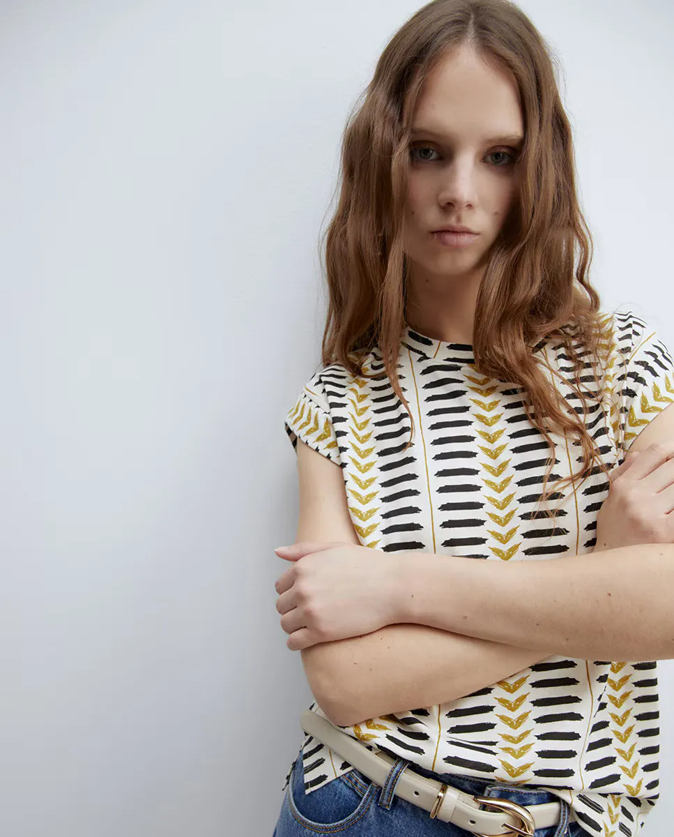 

Базовая футболка Sfera, черный