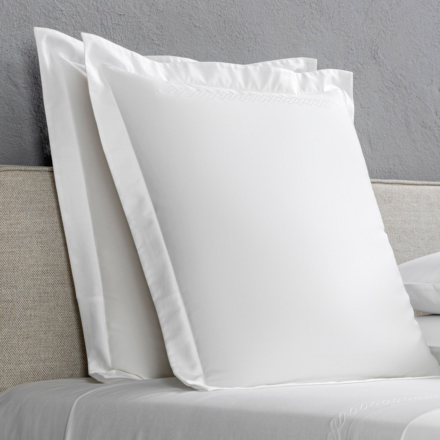 

Frette Taormina Вышитая европейская накидка, цвет White