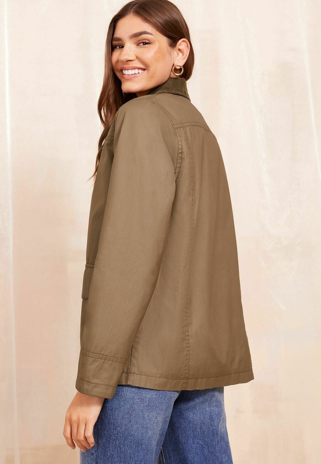 

Легкая куртка WITH COLLAR REGULAR FIT Friends Like These, зеленый