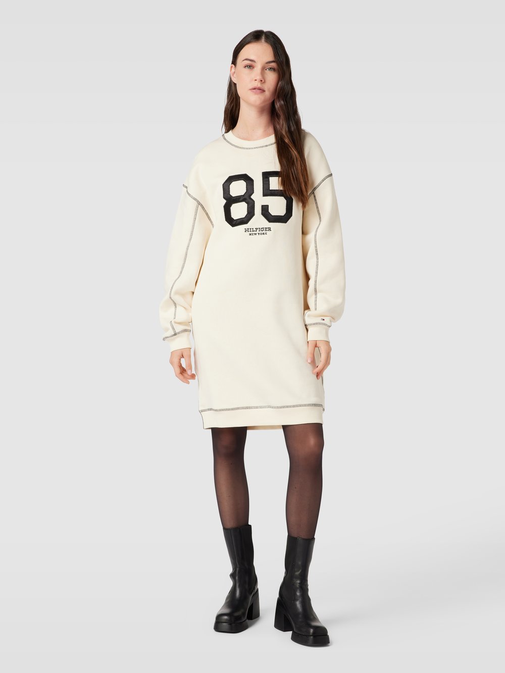 

Платье-свитер длиной до колена с нашивками, модель «VARSITY 85» Tommy Hilfiger, экрю