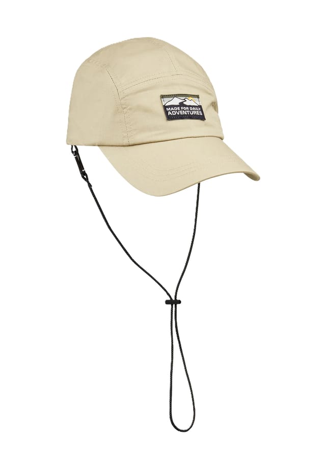 

Заплатка на кепке Camel Active, бежевый
