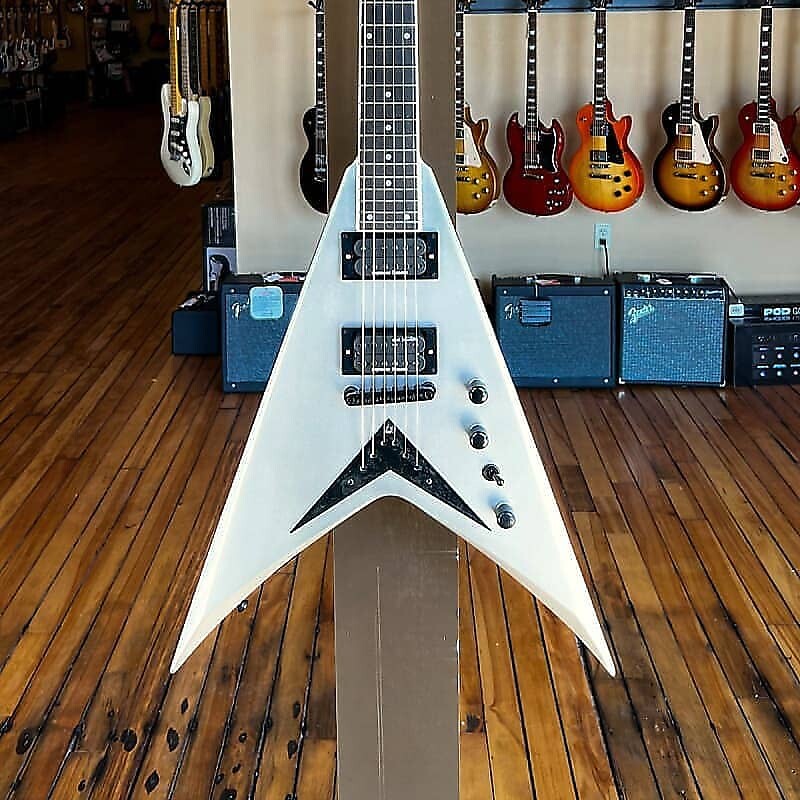 

Электрогитара Dave Mustaine Vanguard - Silver Metallic