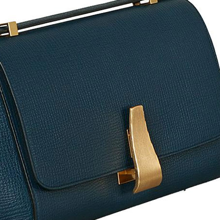 Bottega Veneta Темно-синяя женская сумка через плечо из зерненой телячьей кожи среднего размера — фото 4