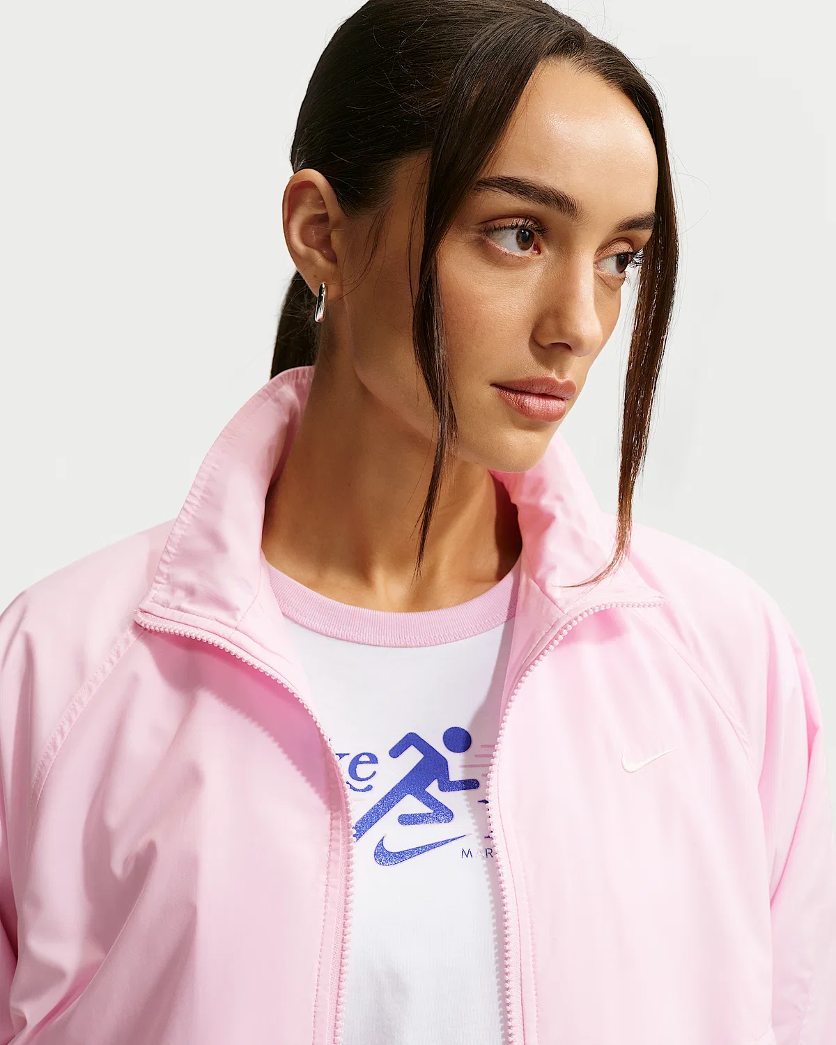 Женская оверсайз трековая куртка Nike Sportswear с защитой от УФ, Pink Foam/Sail — фото 3