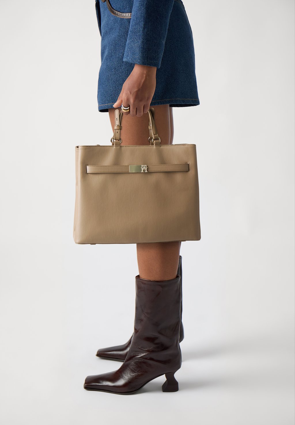 

Сумка HERITAGE SATCHEL Tommy Hilfiger, бежевый