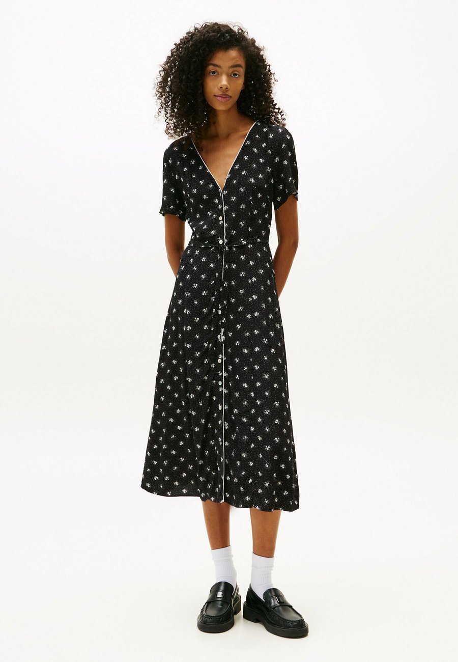 

Платье Tommy Jeans FLORAL V-NECK MIDI, Black Floral Aop/Black