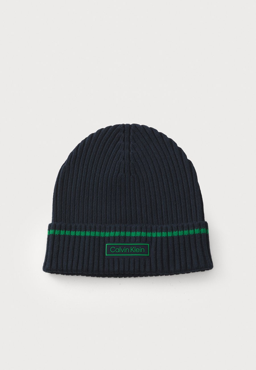 

Шапка Calvin Klein PATCH CHUNKY UNISEX, Dark Sapphire/Verdant Green/Dark Blue