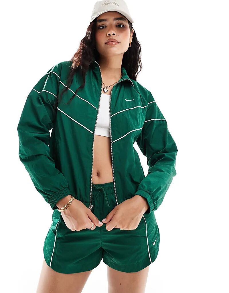 

Куртка Windrunner для легкой атлетики в зеленом и белом цвете - MGREEN Nike