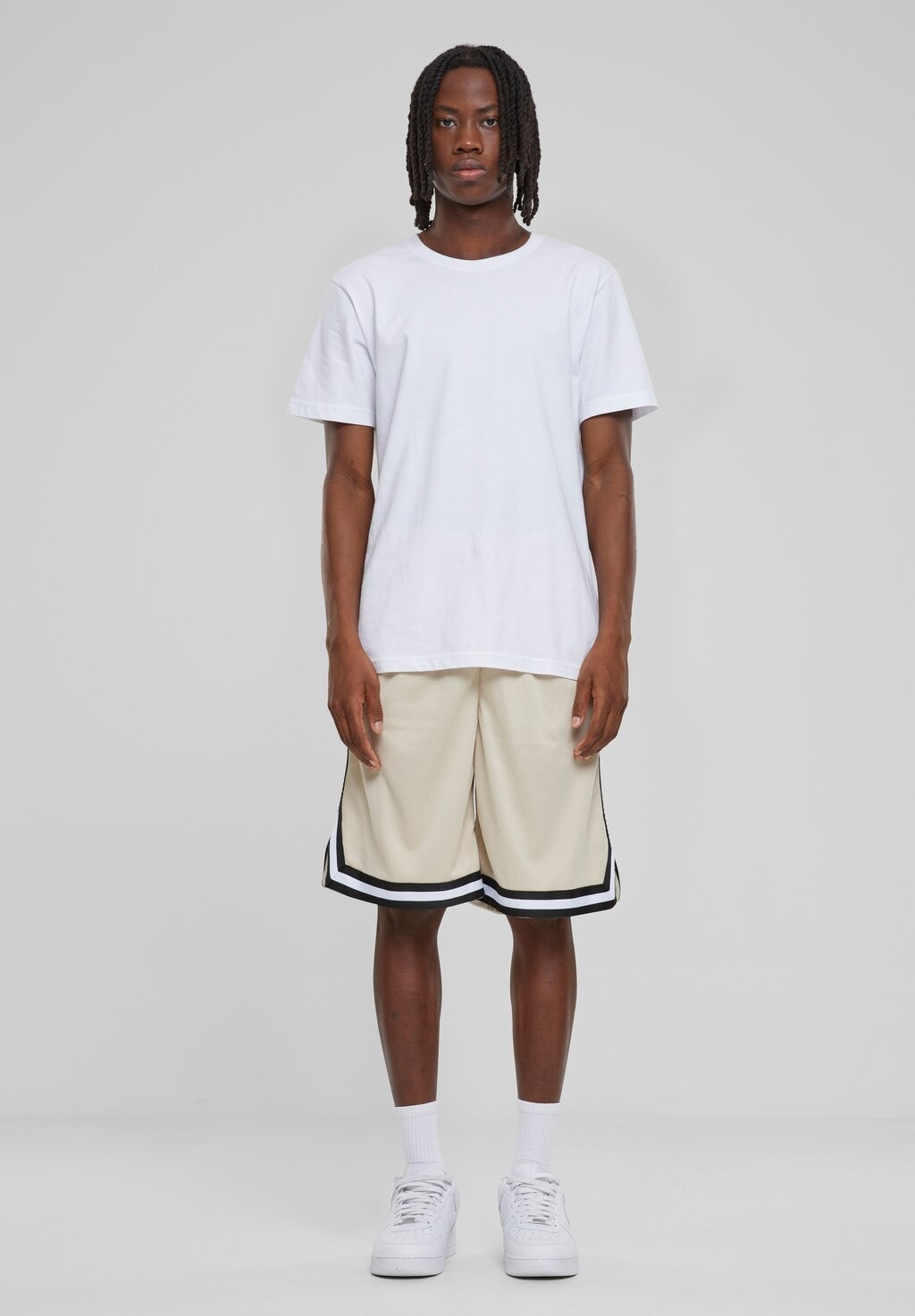 

Шорты Stripes Urban Classics, softseagrass черно-белые