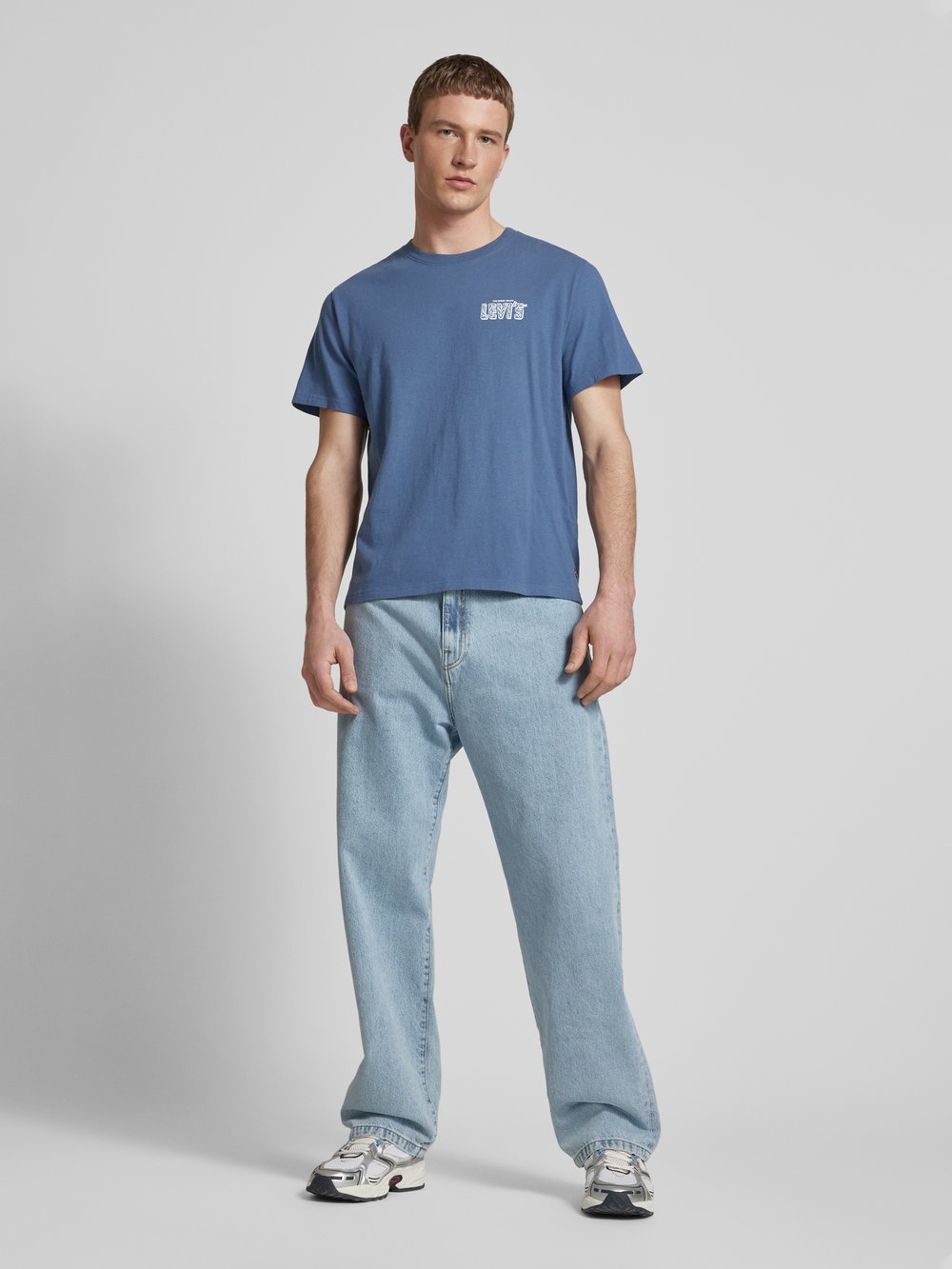 

Футболка свободного кроя с этикеткой Levi's