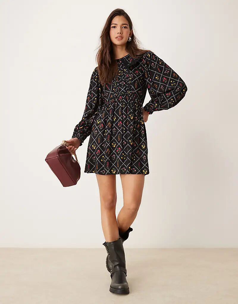 

Мини-платье с длинными рукавами и кружевом в принт Miss Selfridge
