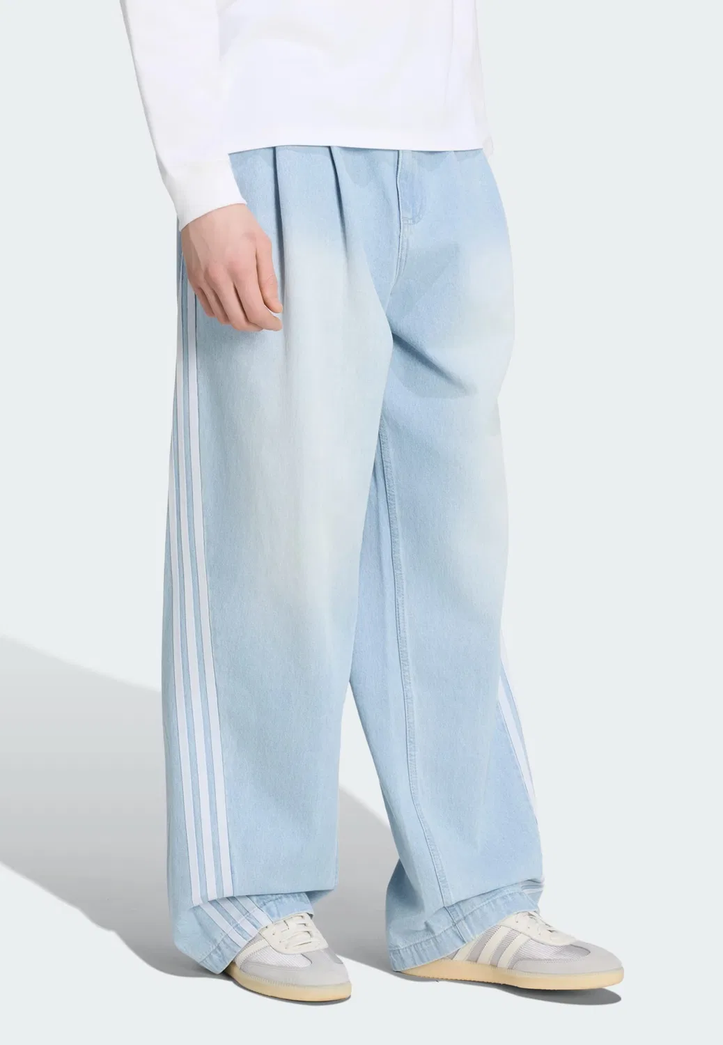 Джинсы Adidas Originals Baggy Pleated Jeans Adilenium Season 5 светло-голубого цвета — фото 2