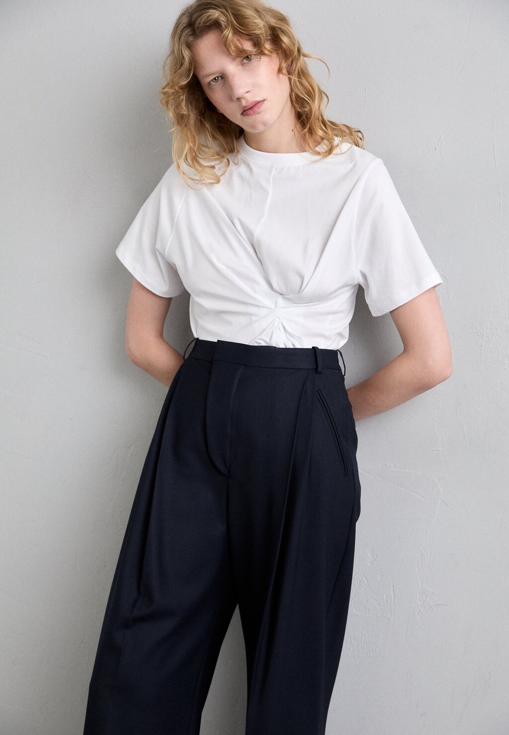 

Тканевые брюки WIDE LEG TROUSER Victoria Beckham, темно-синий