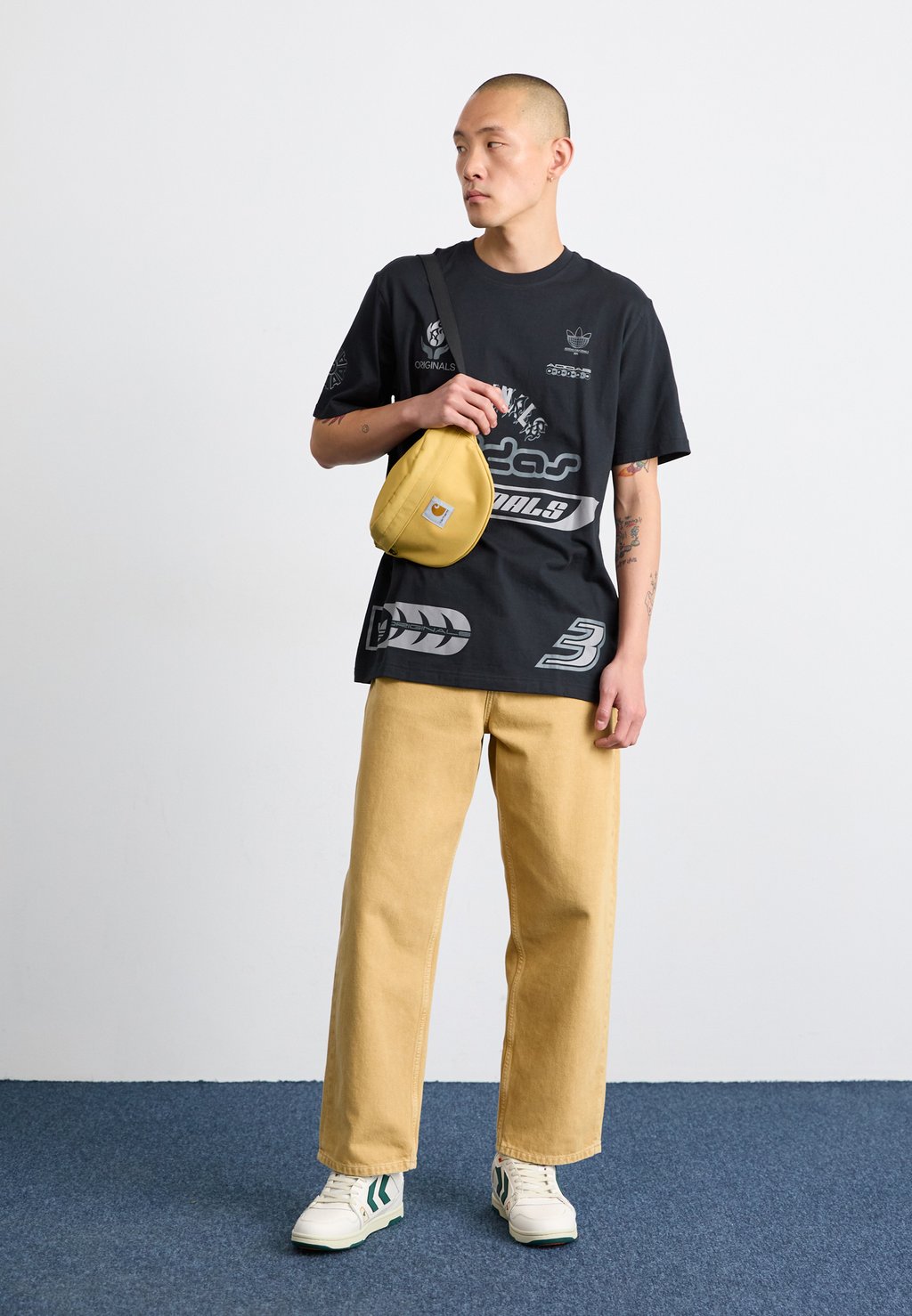 

Футболка с принтом SPONSOR adidas Originals, черный