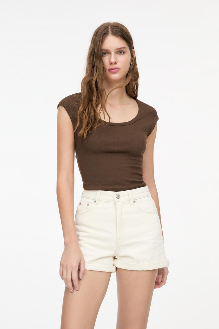 

Джинсовые шорты mom с отворотами Pull And Bear, экрю